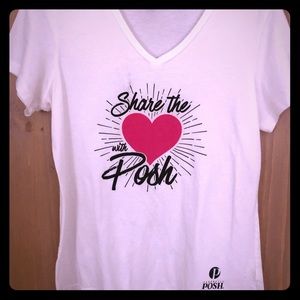 💗💗. Poshmark T-shirt sz L. 💗💗